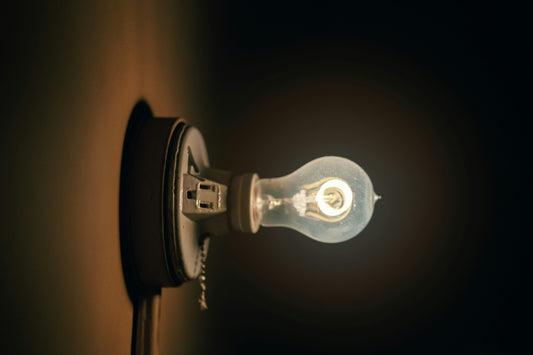 qui a inventé l'ampoule à incandescence